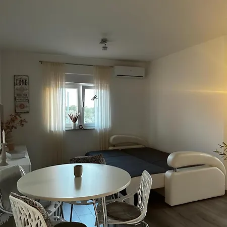 Mila Apartman